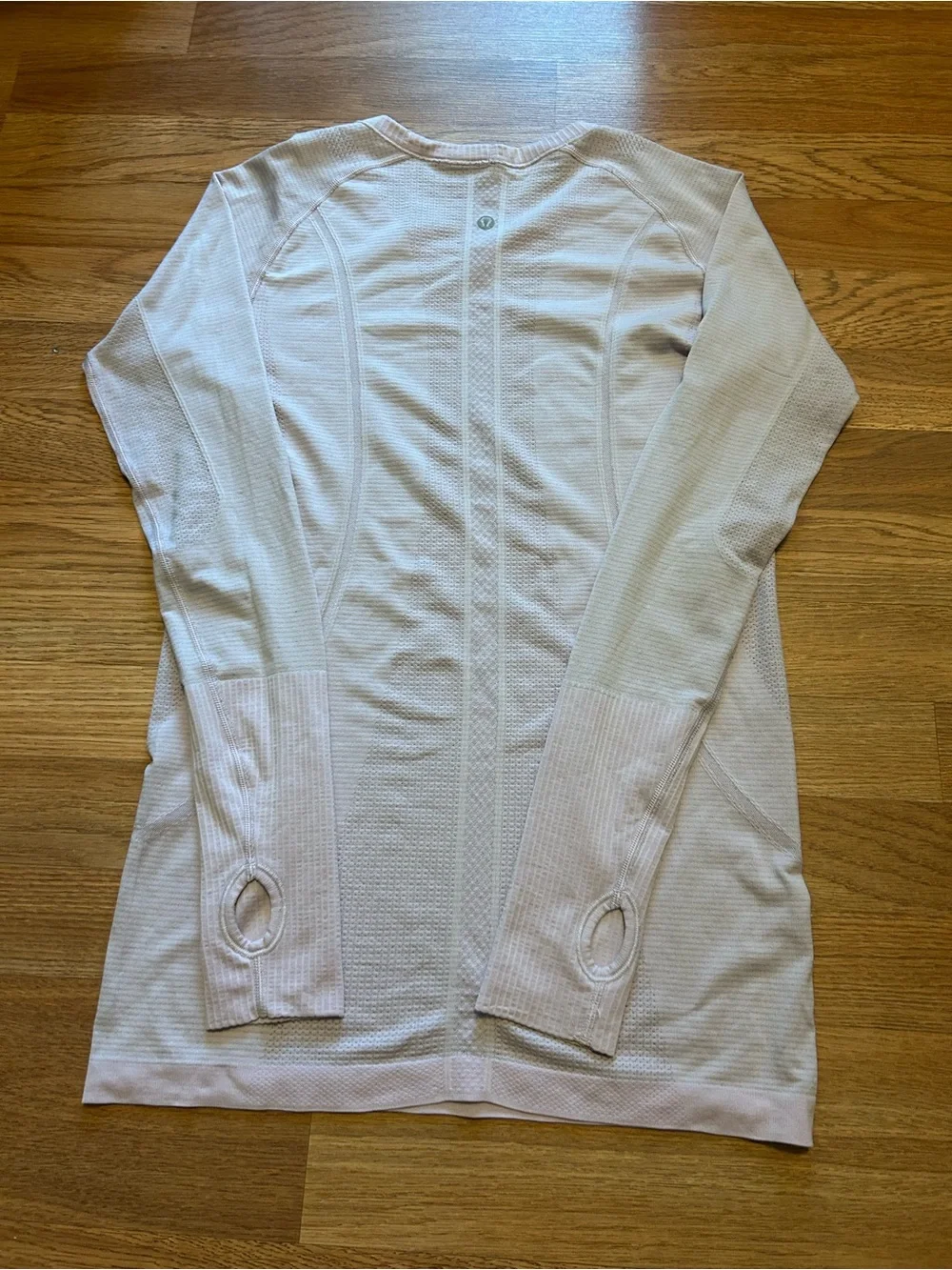 lululemon light pink swiftly tech women’s Long-Sleeve athletic shirt size 8